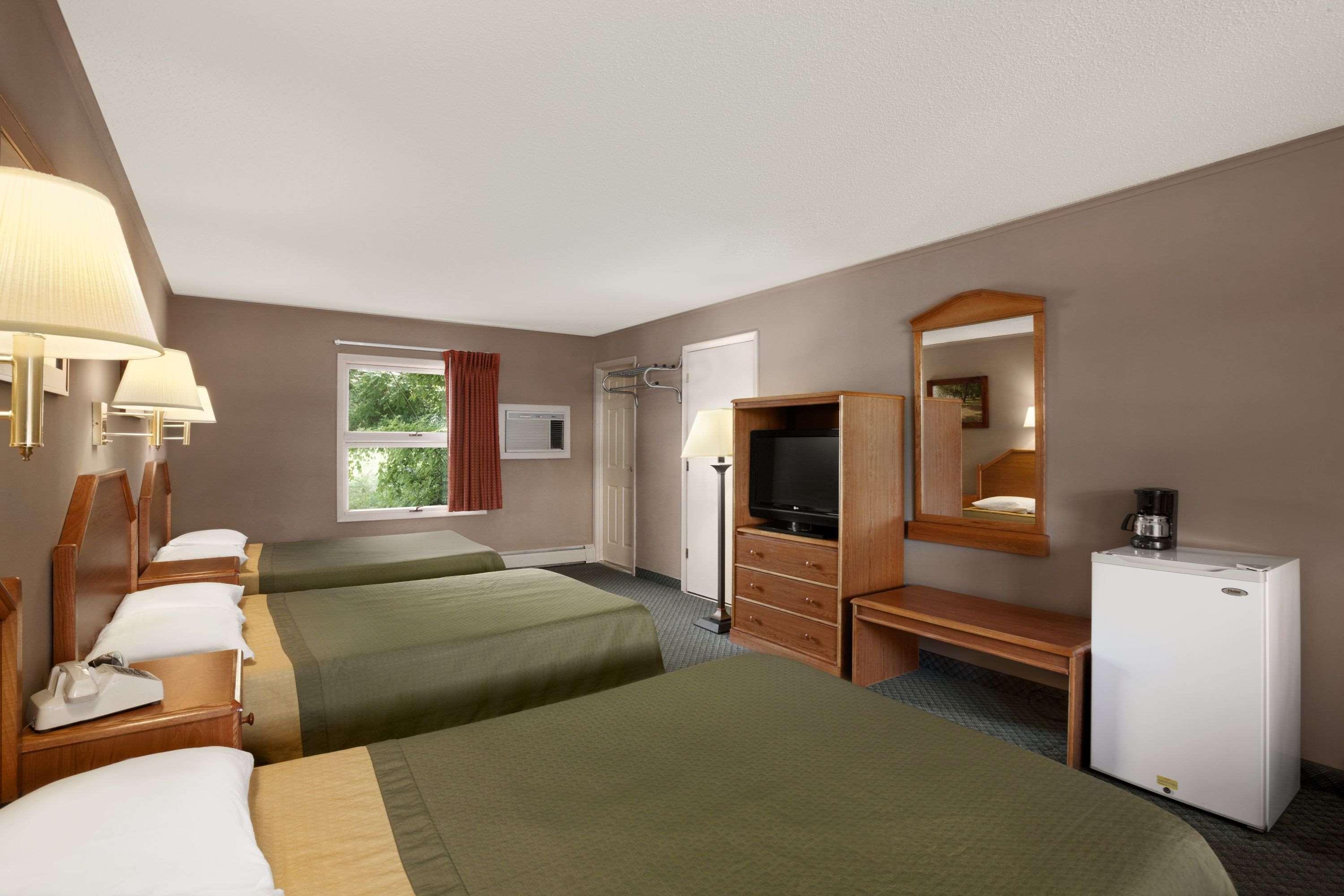 Super 8 By Wyndham Lake George/Downtown Εξωτερικό φωτογραφία