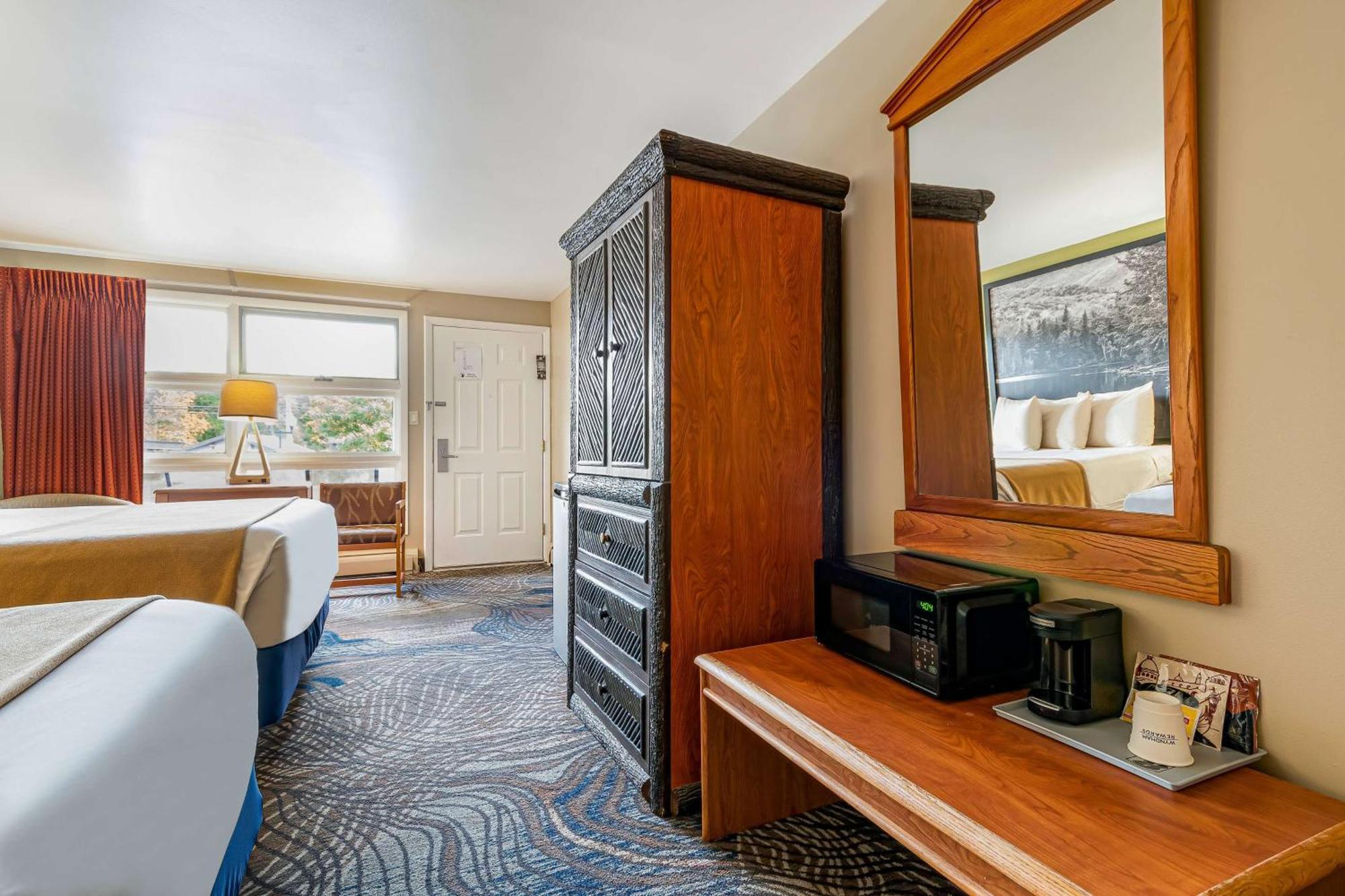 Super 8 By Wyndham Lake George/Downtown Εξωτερικό φωτογραφία
