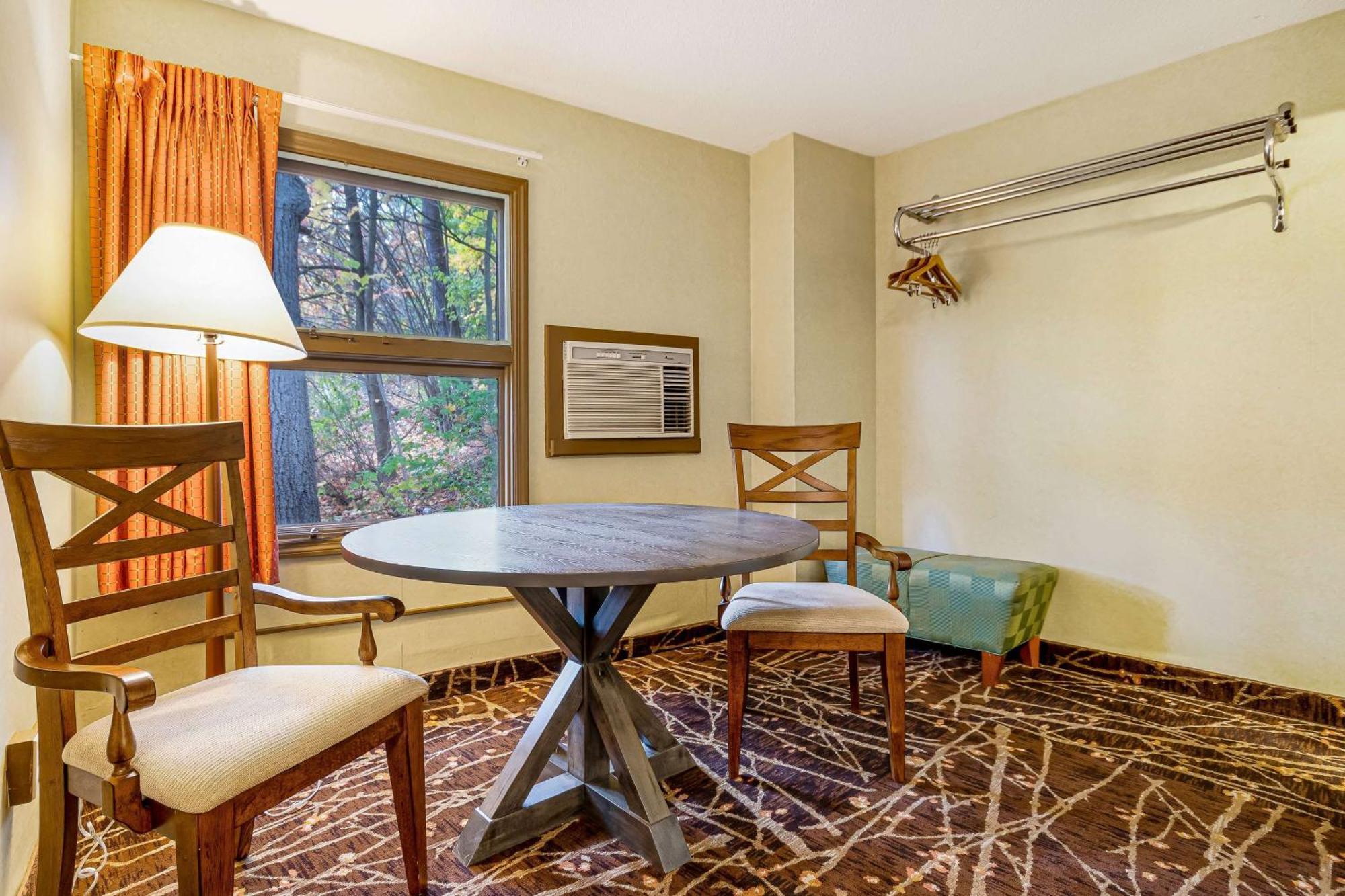 Super 8 By Wyndham Lake George/Downtown Εξωτερικό φωτογραφία