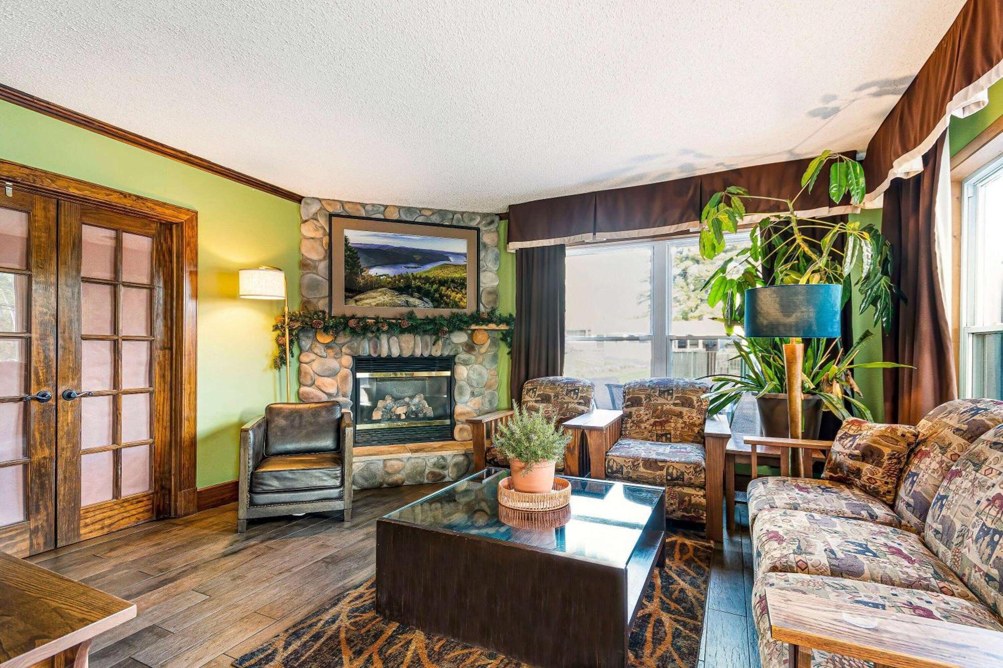 Super 8 By Wyndham Lake George/Downtown Εξωτερικό φωτογραφία