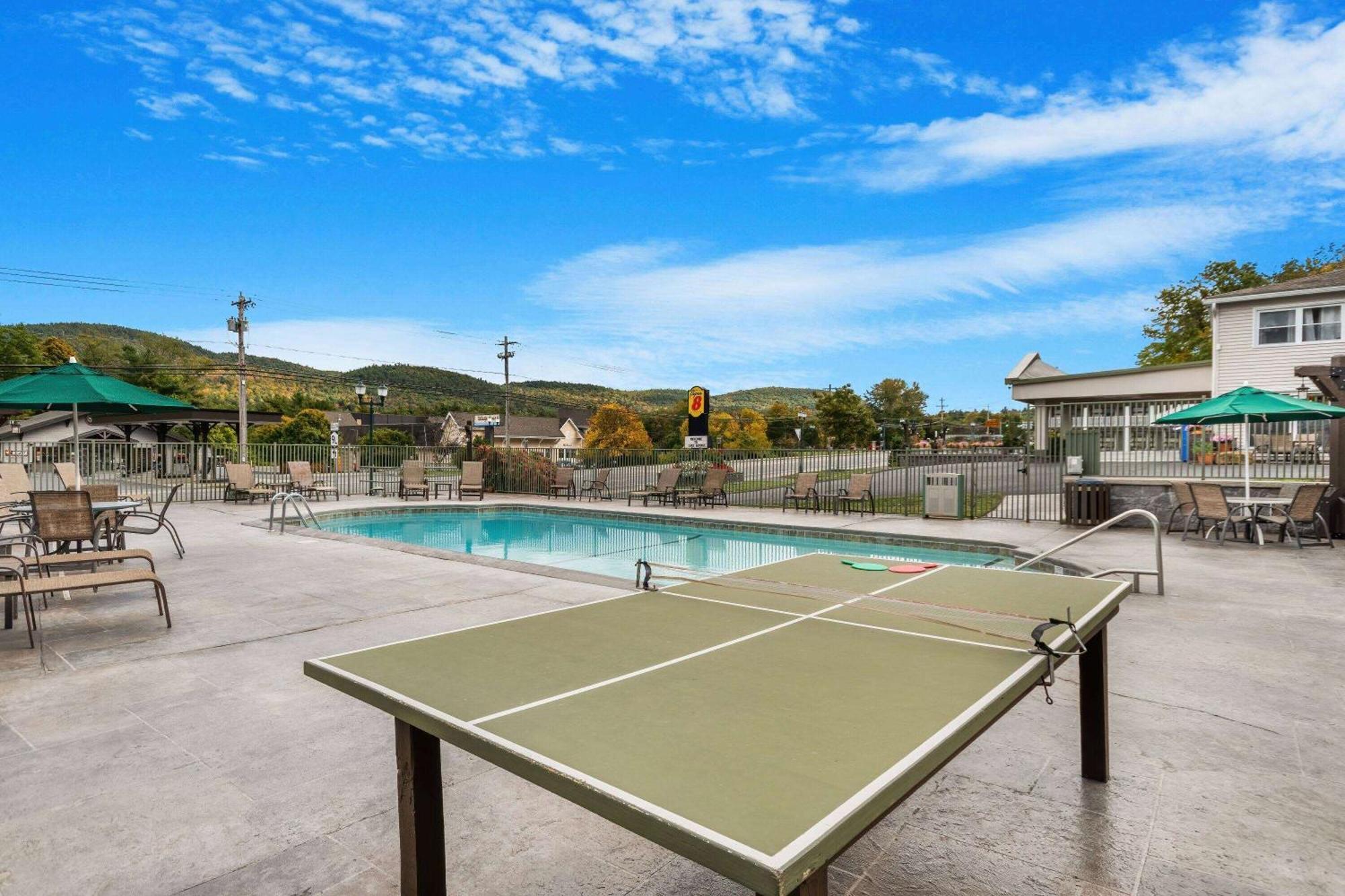 Super 8 By Wyndham Lake George/Downtown Εξωτερικό φωτογραφία