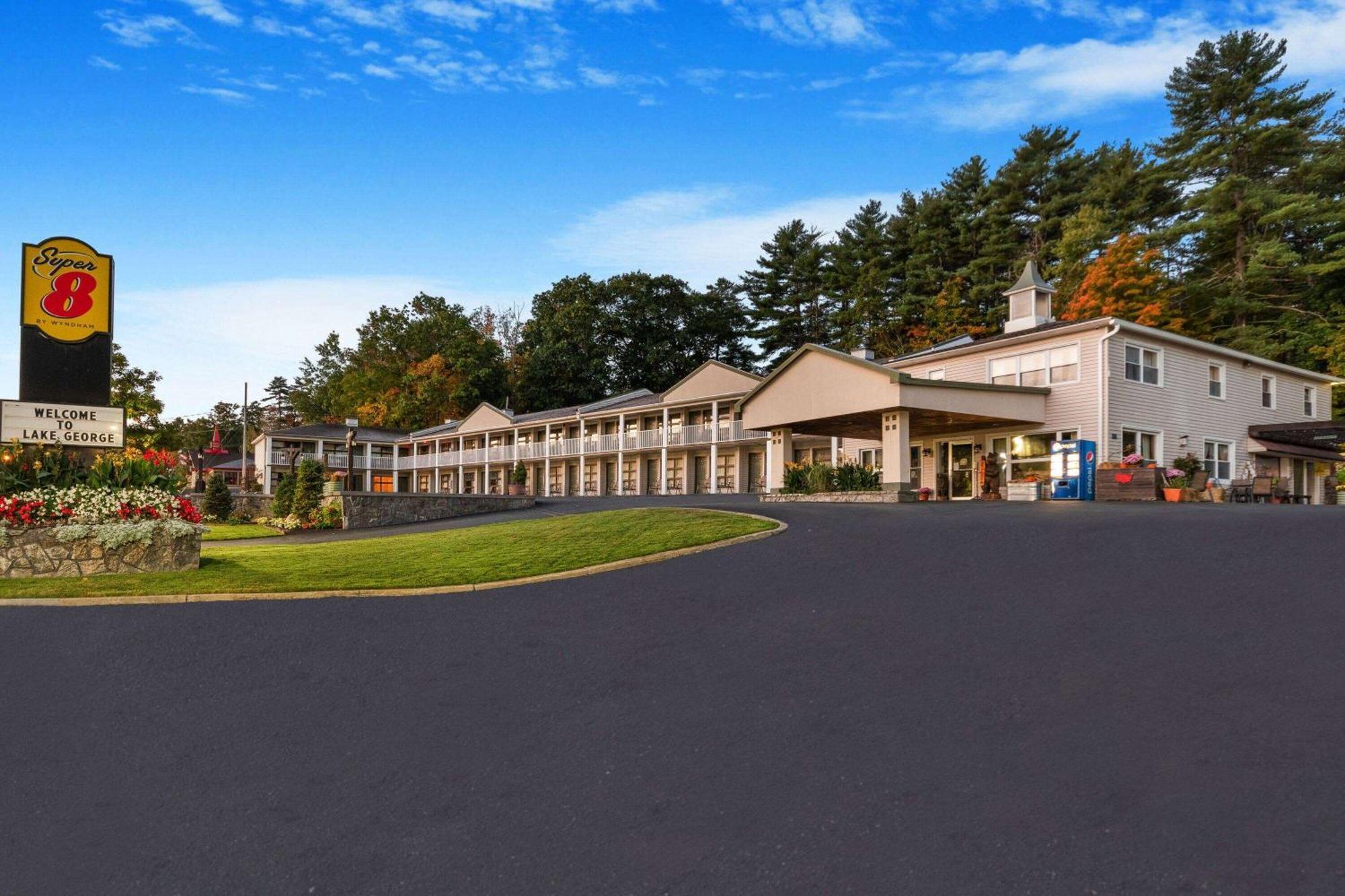 Super 8 By Wyndham Lake George/Downtown Εξωτερικό φωτογραφία
